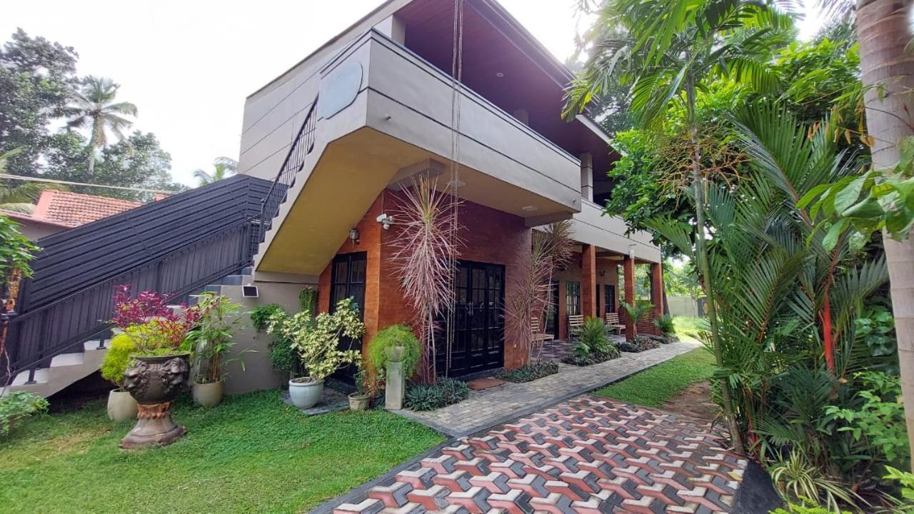 Bed and Breakfast Edwin'S Airport Garden Negombo Exterior foto