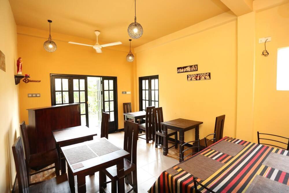 Bed and Breakfast Edwin'S Airport Garden Negombo Exterior foto